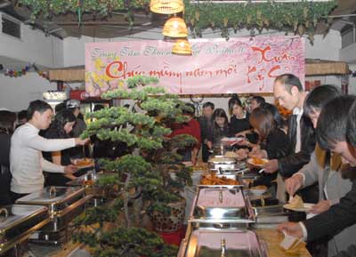 ການເຄື່ອນໄຫວຕ້ອນຮັບບຸນປີໃໝ່ຂອງປະຊາຄົມ ຊາວຫວຽດນາມ ອາໄສຢູ່ ແບນຊິກ ແລະ ເຊັກ